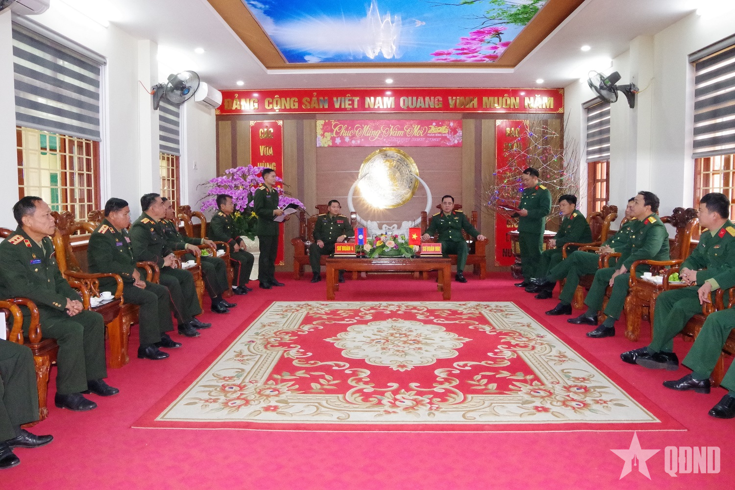 Sư đoàn 4 (Quân đội nhân dân Lào) thăm, chúc Tết Sư đoàn 968 (Quân khu 4)